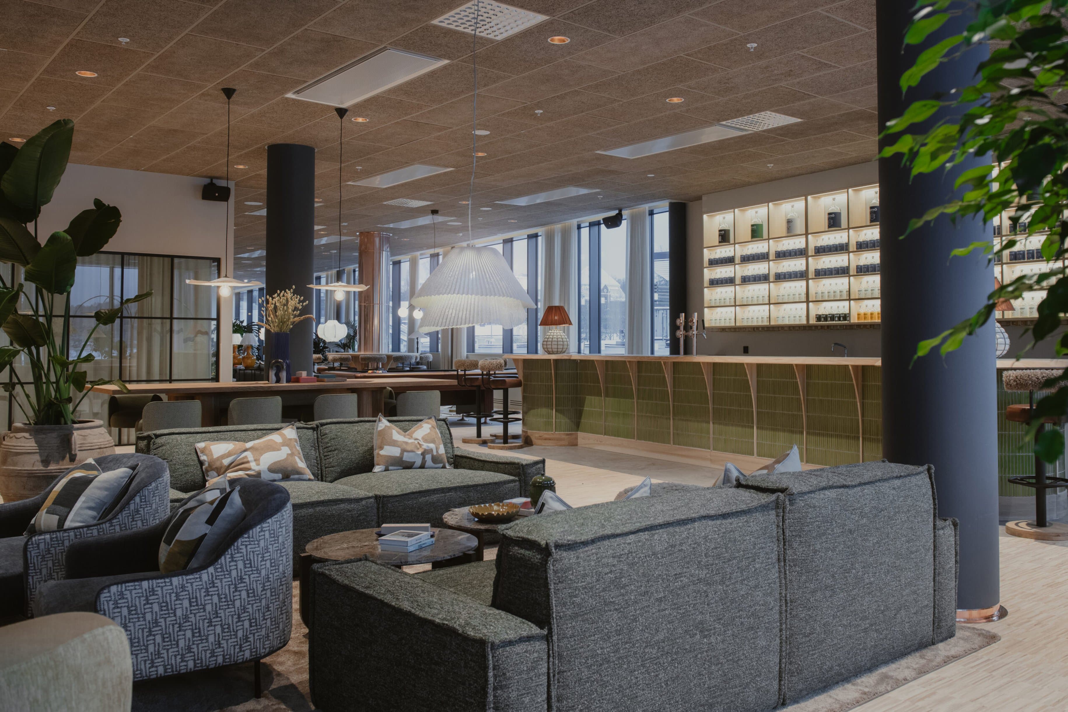 Hernö Gin Hotell — lobbyn med ljud, ljus och AV-installation av Axant